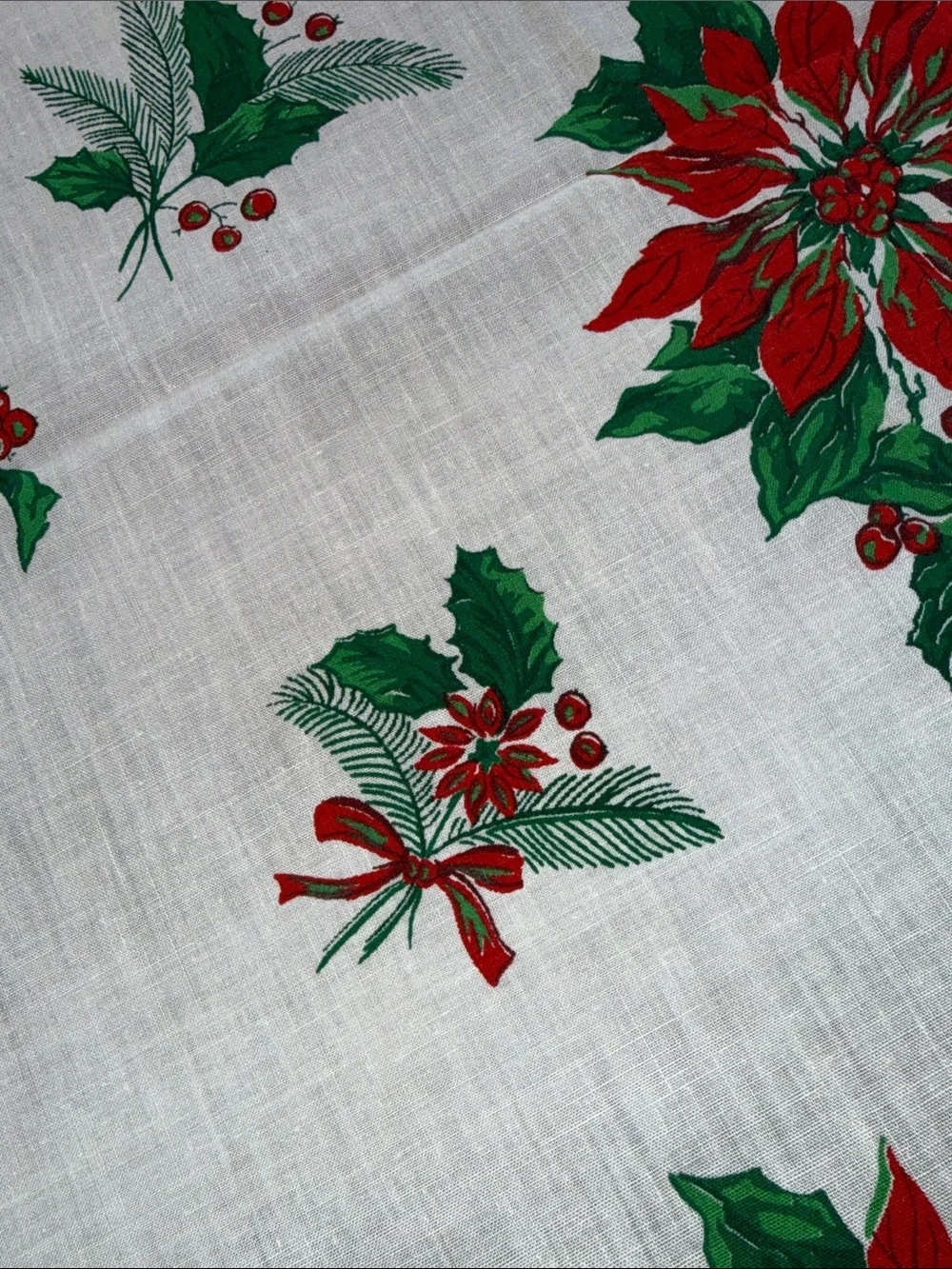 Vintage Christmas holiday tablecloth Pointsettias rectangle rounded corners